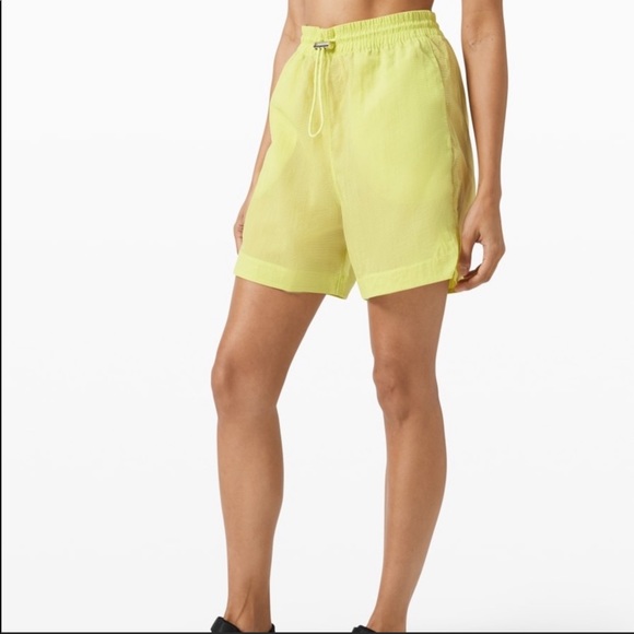 Lululemon - Clear Intention Short - Picture 1 of 3